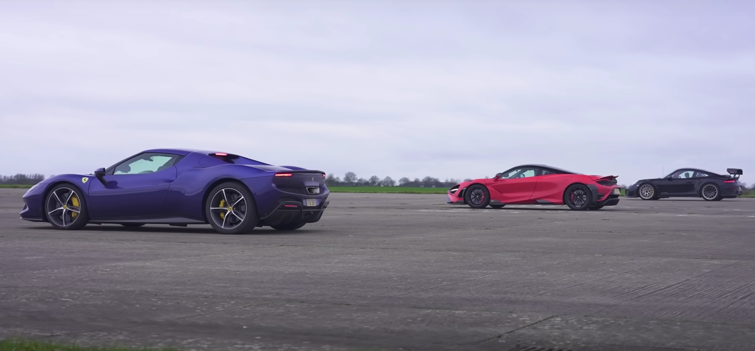 Ferrari 296 GTB vs McLaren 765LT vs Porsche GT2 RS : qui l'emporte ?