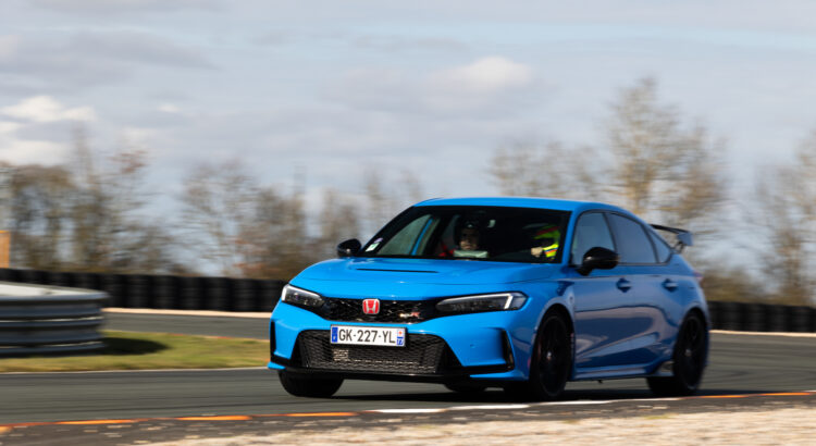 VIDEO - Honda Civic Type R : notre "Tour Chrono" d'enfer sur le Circuit du Vigeant !