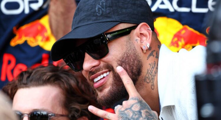 Neymar : le footballeur brésilien possède un garage... hallucinant !