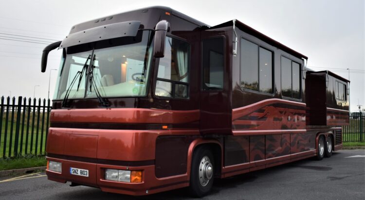 Un ancien champion du monde F1 vend son motorhome ultra-luxueux