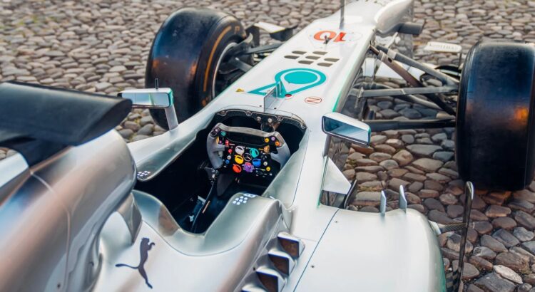 Vous aussi, pilotez la Mercedes W04 F1 de Lewis Hamilton !