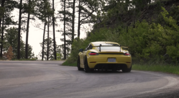 Porsche 718 GT4 RS montagnes