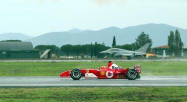 Michael Schumacher Ferrari F2003-GA Eurofighter Typhoon vid&eacute;o