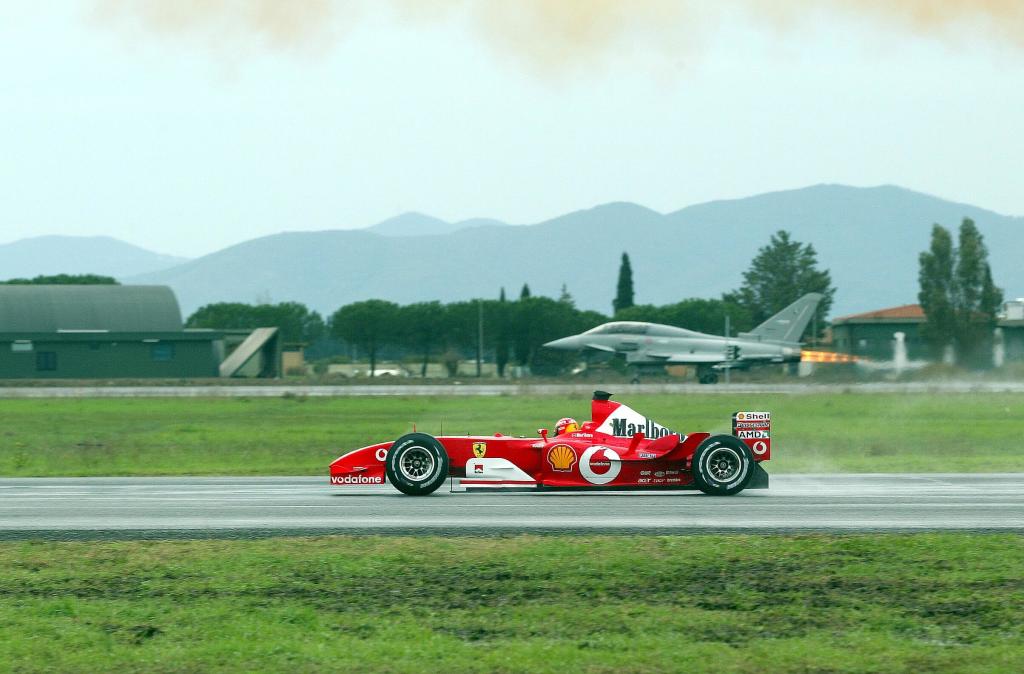 Michael Schumacher Ferrari F2003-GA Eurofighter Typhoon vidéo