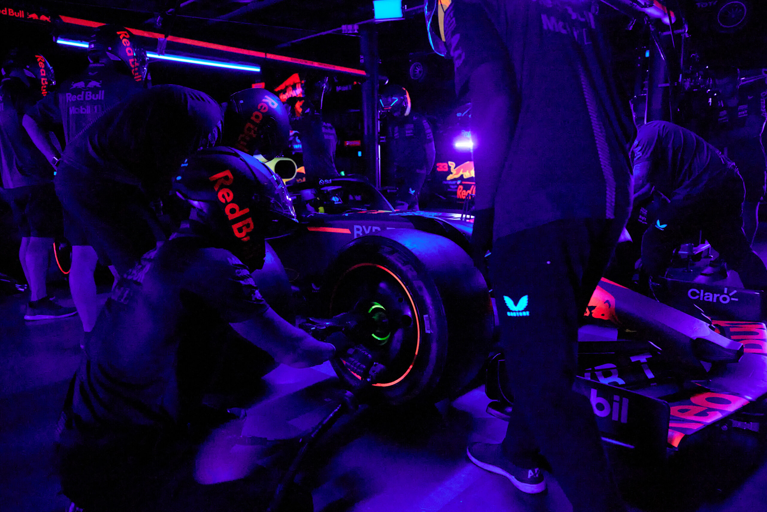 Red Bull Racing pit-stop noir vidéo
