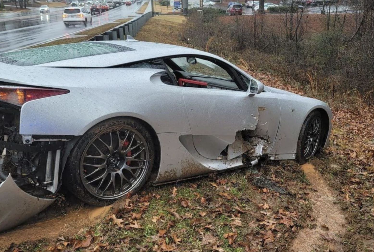 Lexus LFA accidentée