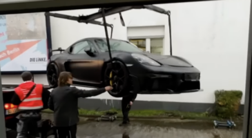 Porsche 718 Cayman GT4 RS noyée boue