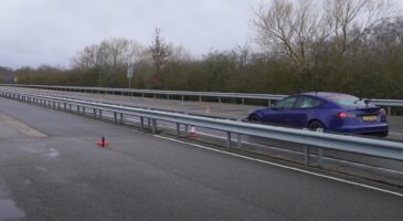 Drag race Tesla Model S Plaid F1 drone vid&eacute;o 2024