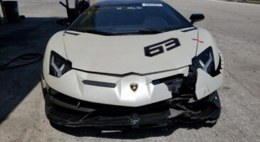 Lamborghini Aventador SVJ accident&eacute;e