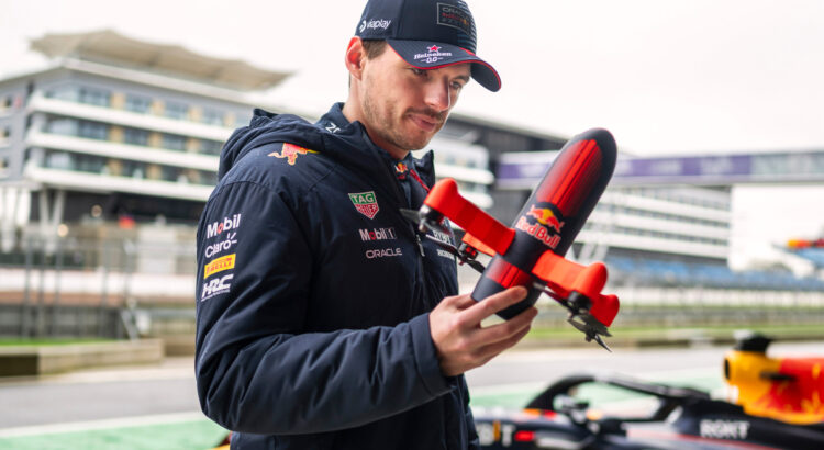 Drag race : une Tesla Model S Plaid peut-elle battre une F1... et un drone ?! (+ vidéo)