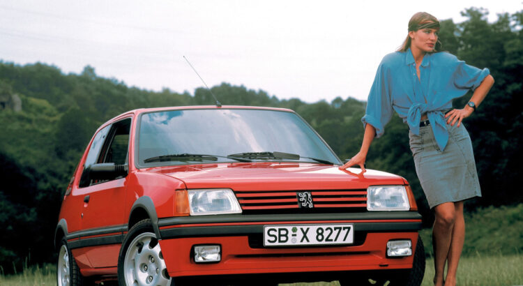 Peugeot 205 GTI : la "bombinette" tricolore fête ses 40 ans