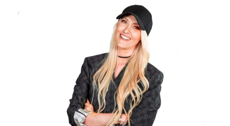 Supercar Blondie, l'influenceuse-star, lance son site d'enchères pour voitures de rêve !