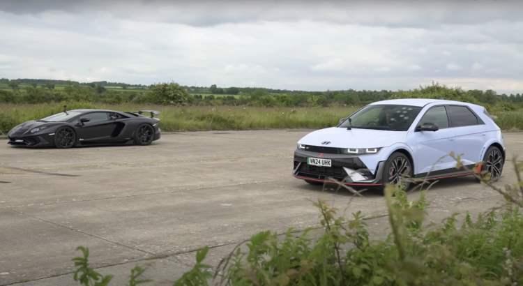 Lamborghini Aventador SV : elle fait face à la Hyundai Ioniq 5N