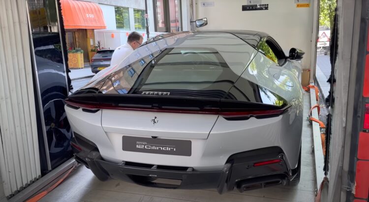 Ferrari 12Cilindri (2024) : le nouveau pur-sang aperçu avec une double livrée (+ vidéo)