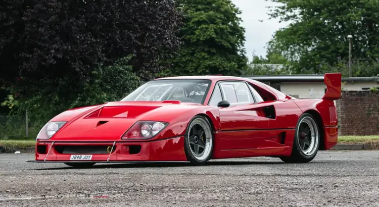 Une Ferrari F40 avec un moteur V12 aux enchères !