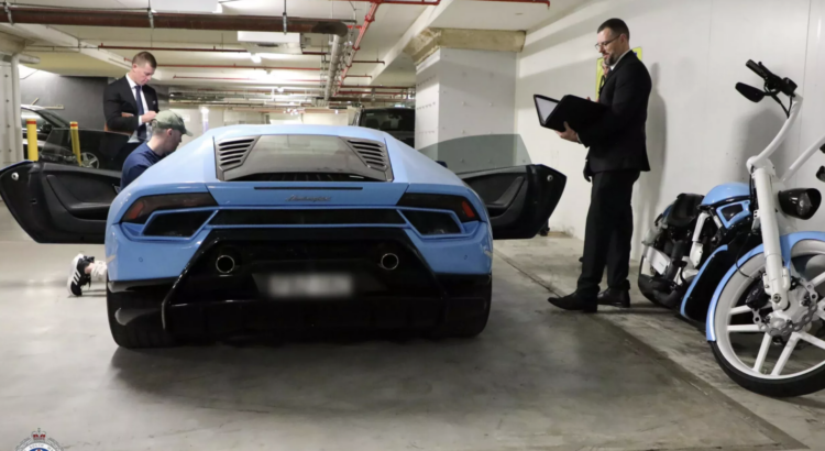 Il réclame le chômage mais roule en Lamborghini Huracan