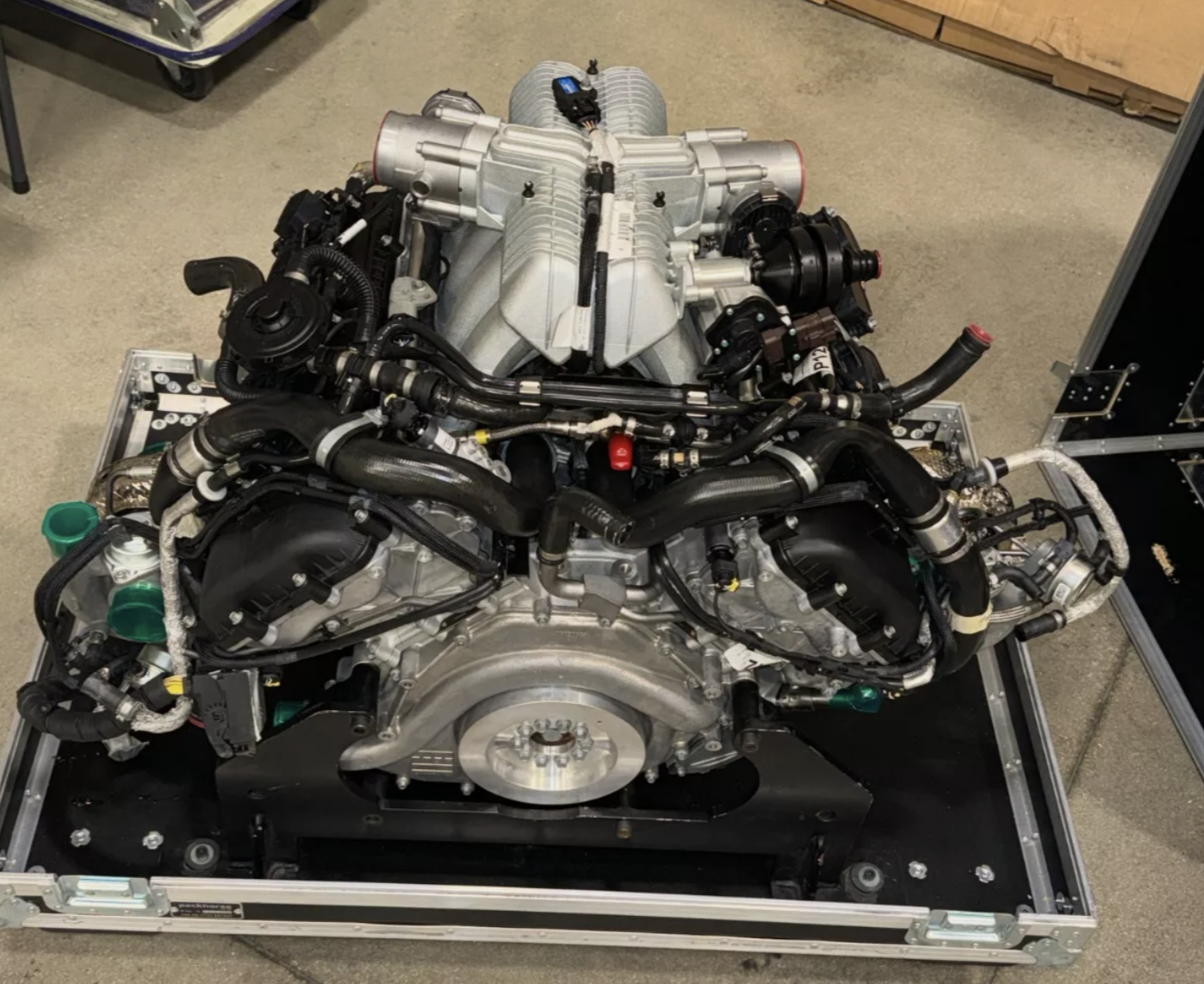 McLaren P1 moteur V8 hybride