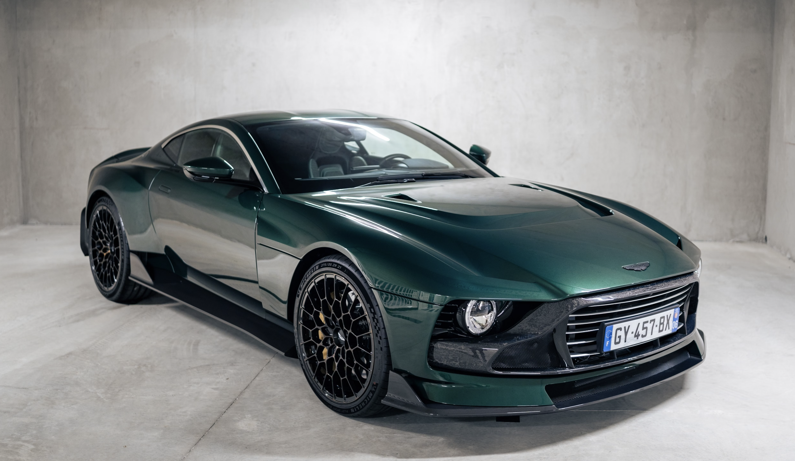 Aston Martin Valour enchères