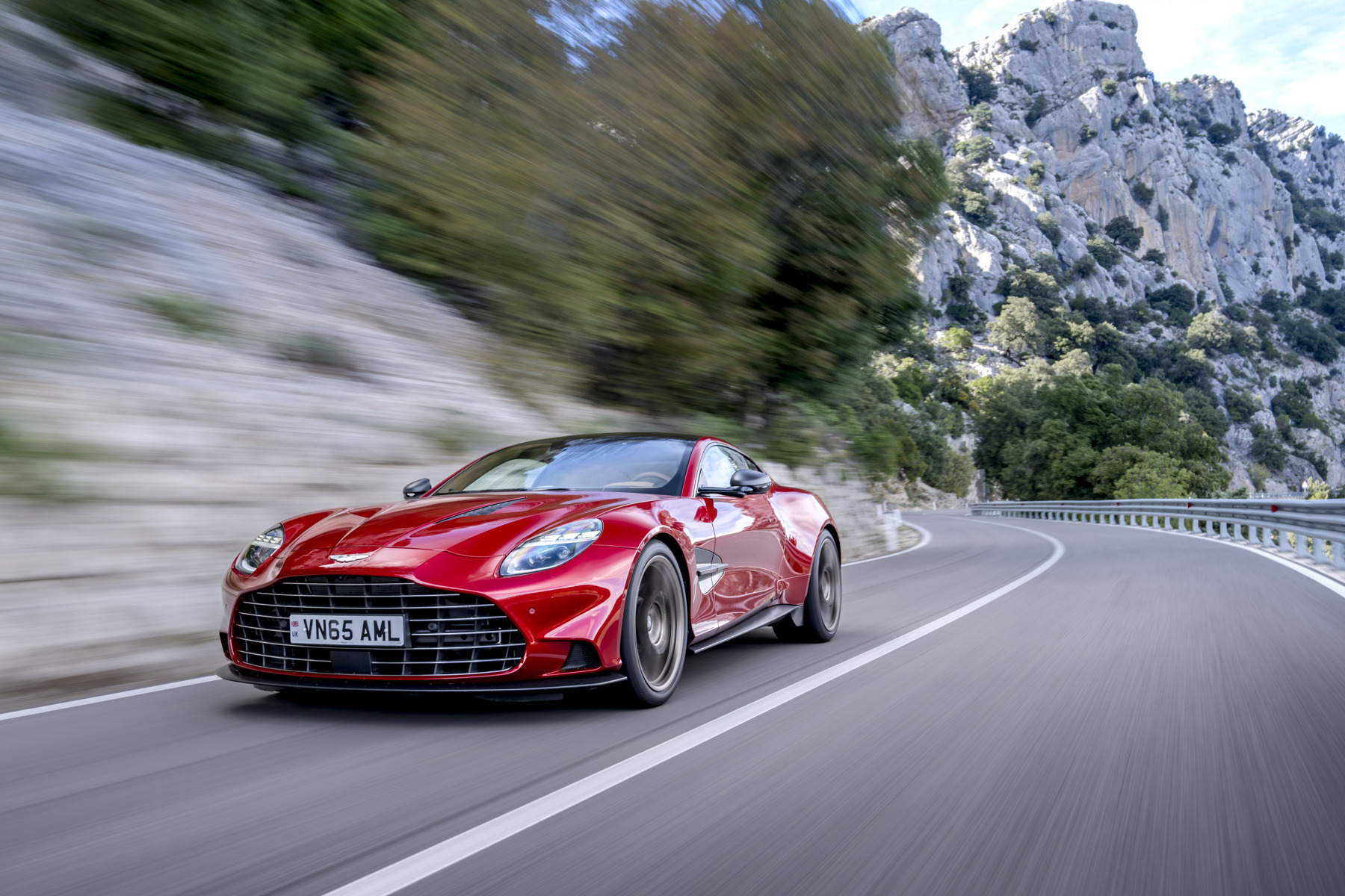 Aston Martin Vanquish V12 (2024)