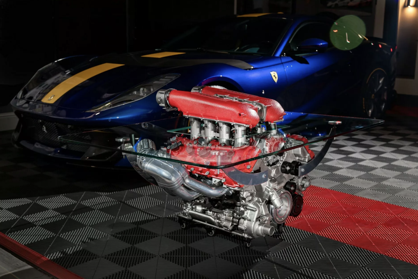 Table basse Ferrari V8