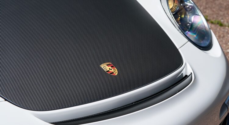Carrosserie auto : pourquoi l'Europe veut interdire la fibre de carbone ?