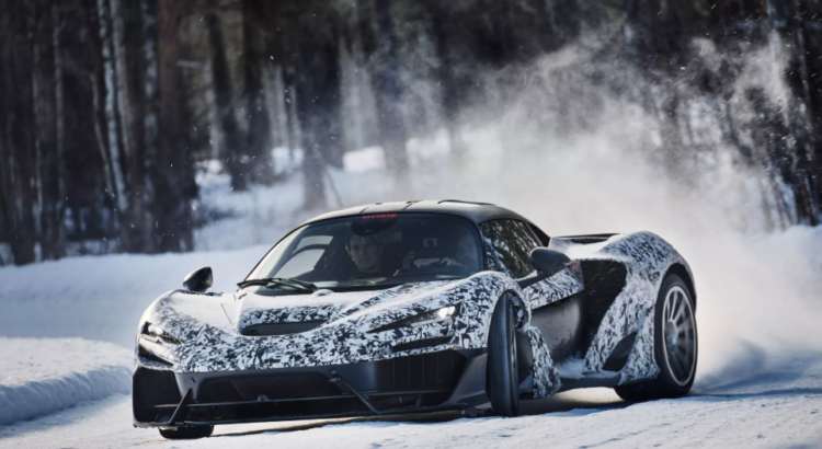 McLaren W1 : elle se dégourdit les pneus sur la neige, en Suède 