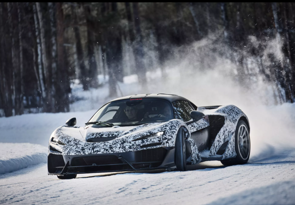 McLaren W1 neige