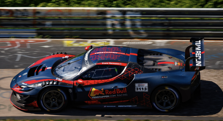 Max Verstappen a roulé sur le Nürburgring en... Ferrari (+images)