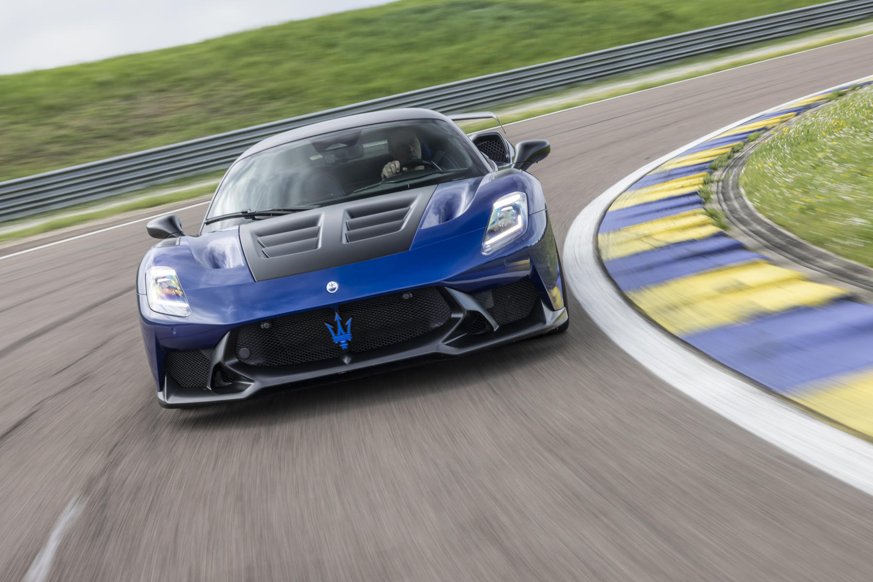 Maserati MC20 GT2 Stradale