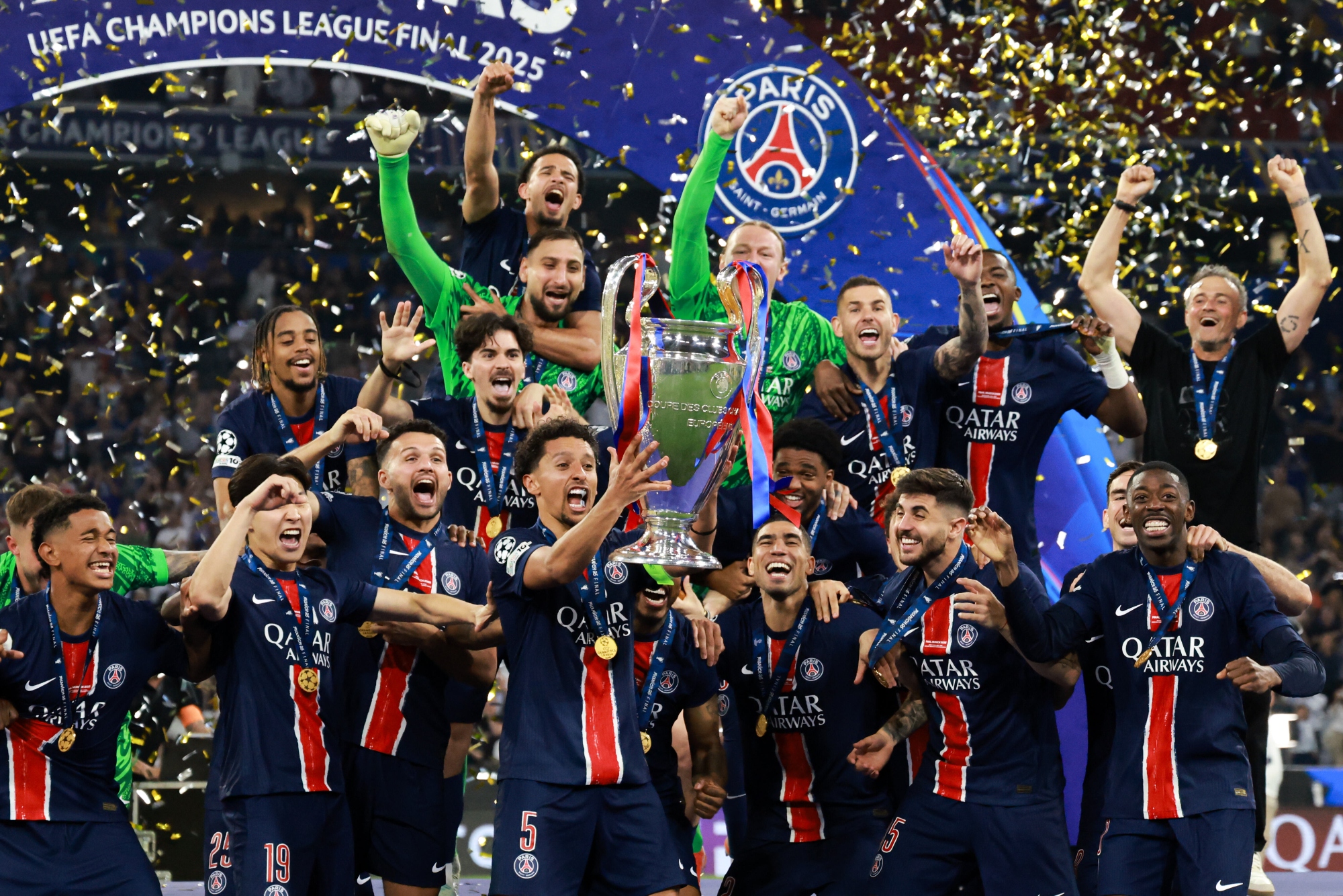 PSG voitures garage 2025