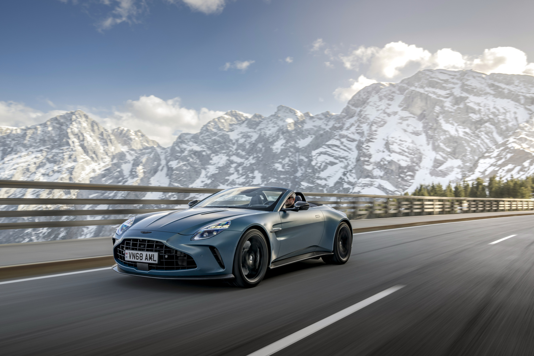 Aston Martin Vantage Roadster 2025
