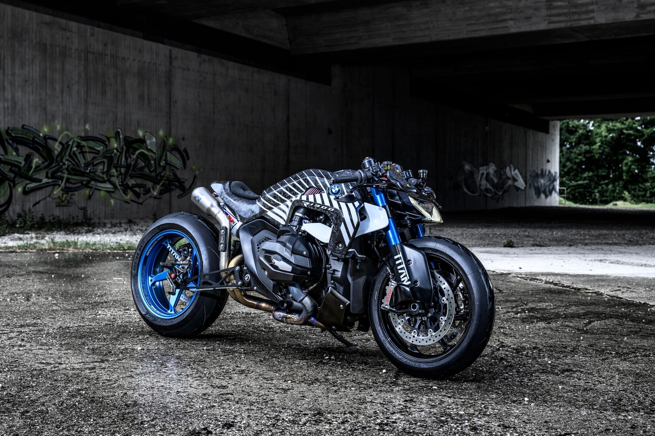 BMW R 1300 R "TITAN" 2025