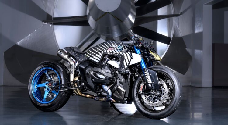 BMW R 1300 R "TITAN" : la moto la plus cool de tous les temps ?!