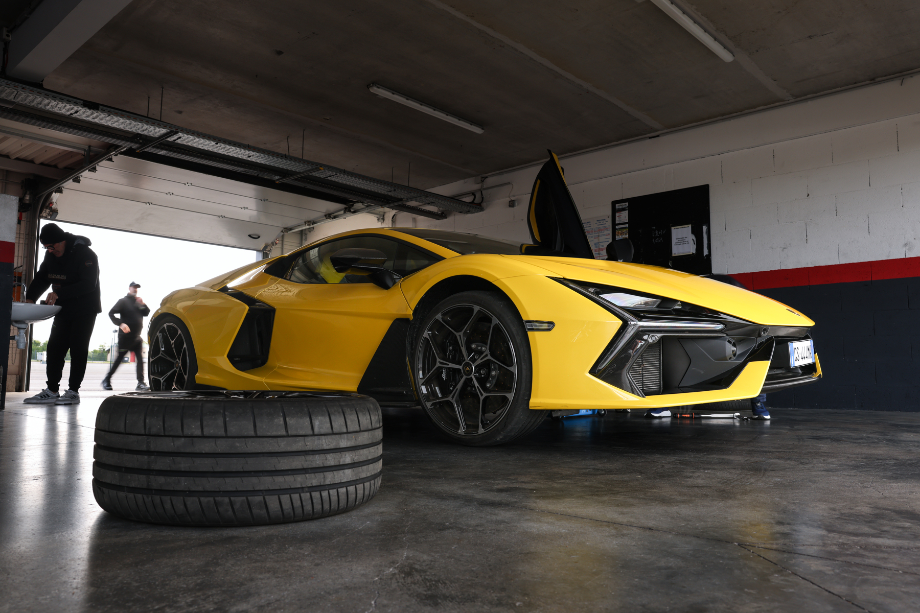 Lamborghini Revuelto 2025