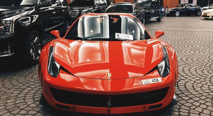 une-belle-voiture-de-sport-rouge