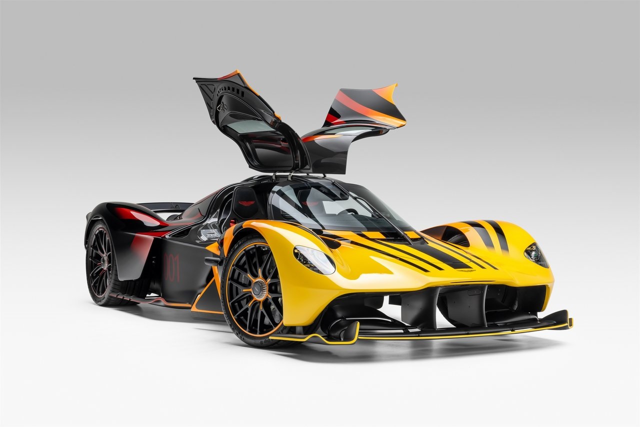 Aston Martin Valkyrie 2025