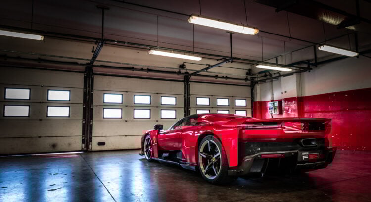 Essai - Nouvelle Ferrari F80 : comment elle surclasse Bugatti, Pagani ou Koenigsegg...