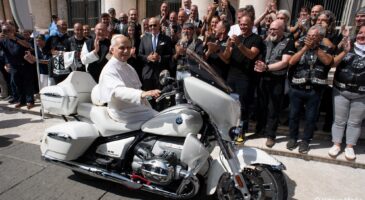 Pape Papamobile moto BMW Motorrad 2025