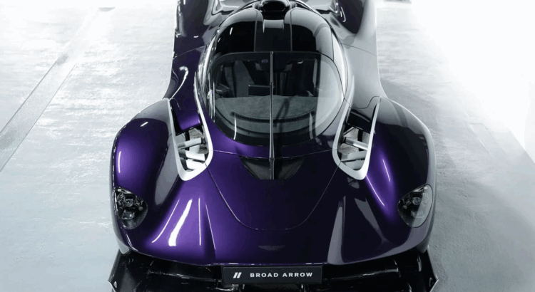 Cette Aston Martin Valkyrie Spider a le prix d'une Ferrari en options