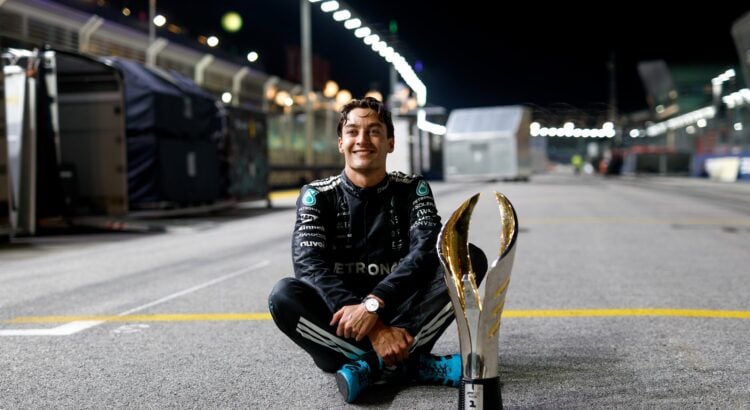 F1 - GP de Singapour : Russell à la fête, Verstappen bat McLaren, sacré champion