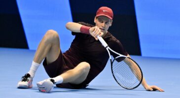 Jannik Sinner tennis garage voitures