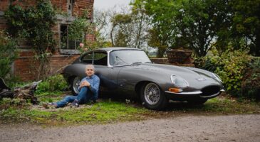 Rowan Atkinson Jaguar Type E ench&egrave;res 2025