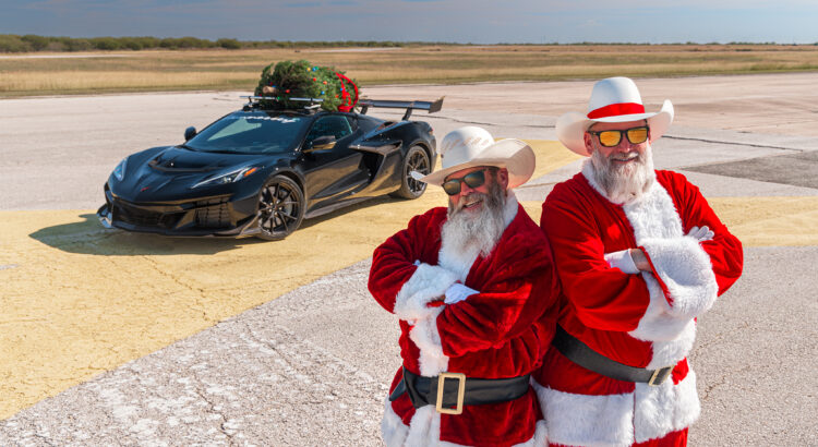 Voici la Corvette ZR1 la plus rapide du monde... avec un sapin de Noël sur le toit ! (vidéo)