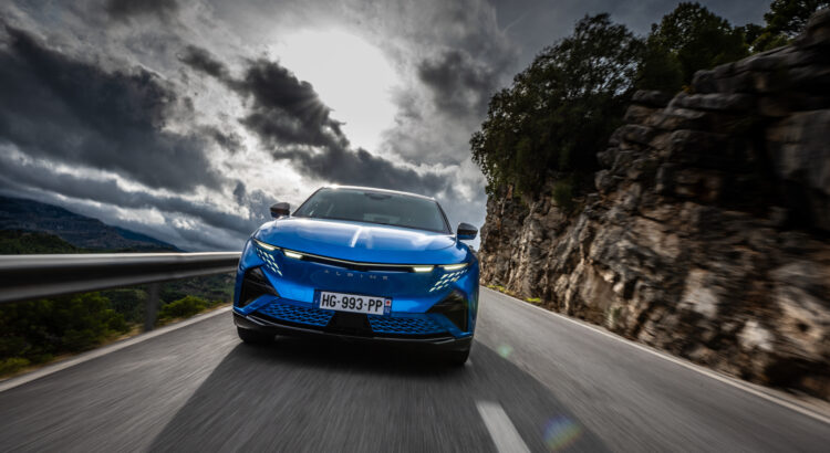 Essai - Alpine A390 GT : Jean Rédélé aurait-il été fier de cet imposant "sport fastback" ?