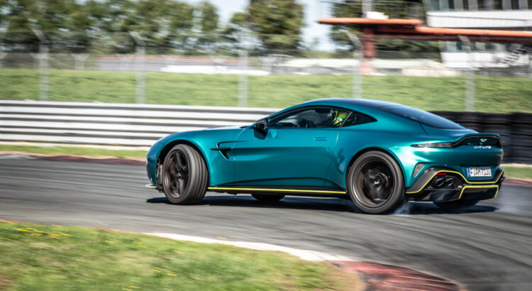 Supertest - Aston Martin Vantage : passage sur le "gril" à Mortefontaine