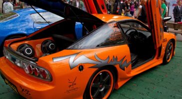 Une voiture de Fast and Furious