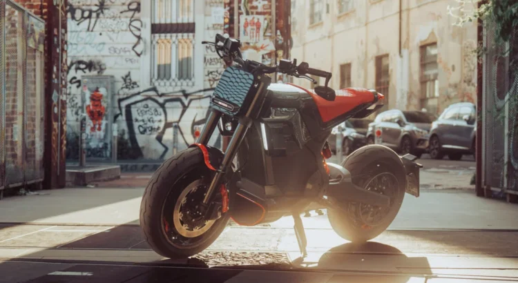 Brabus élargit son univers avec des motos électriques au style affirmé