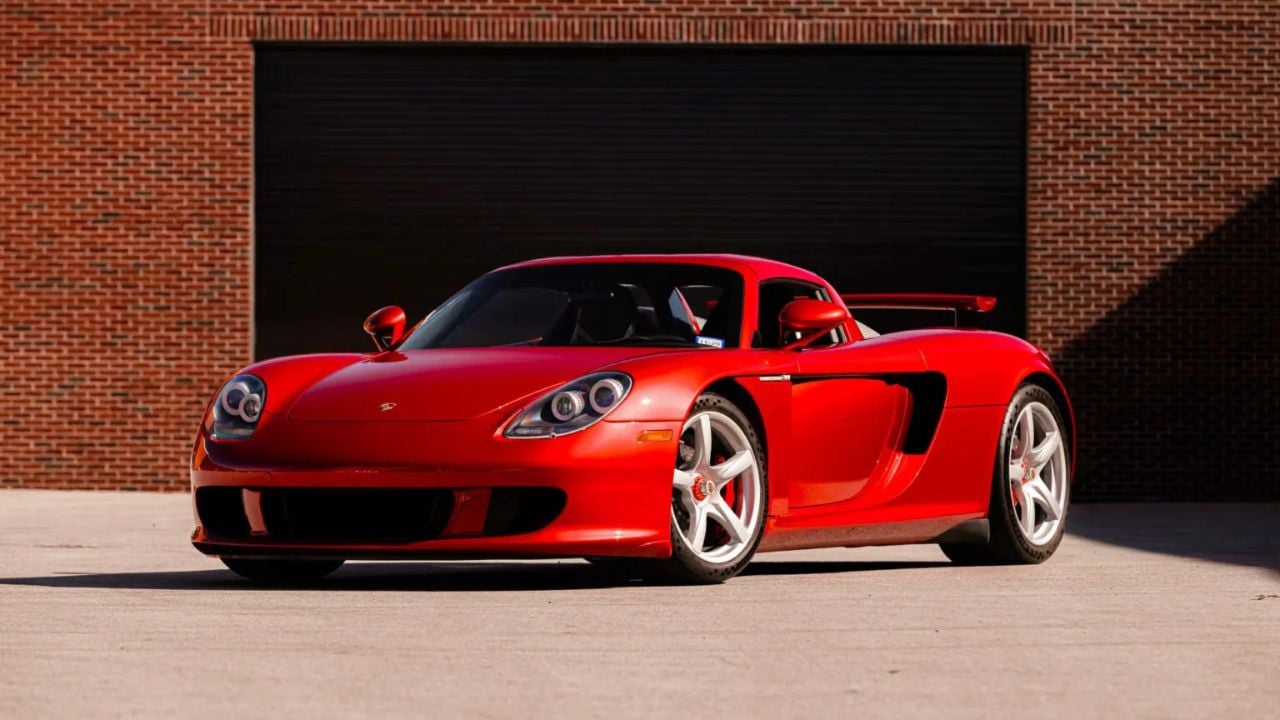 Cette Porsche Carrera GT a abandonné sa couleur d'origine pour le rouge Ferrari : pari gagnant ou erreur à plusieurs millions ?