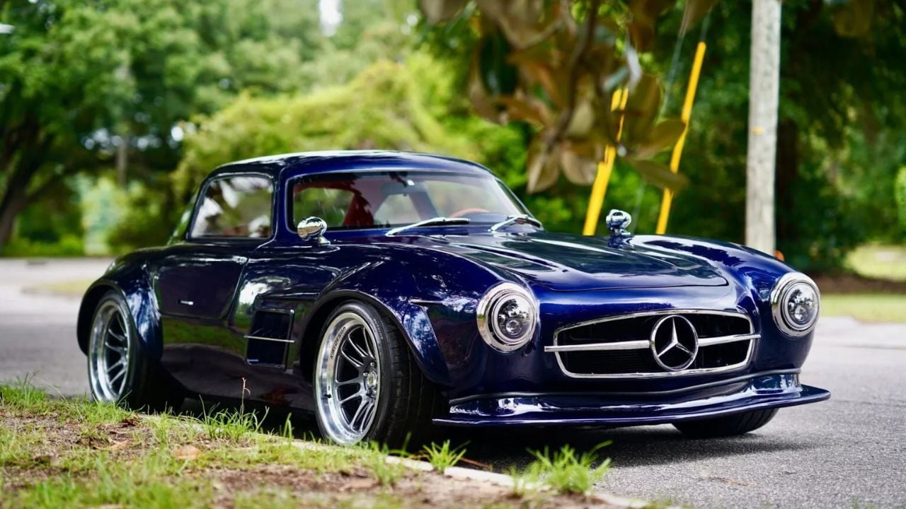 Cette Chrysler Crossfire se fait passer pour une Mercedes 300 SL… et coûte près de 260 000 €