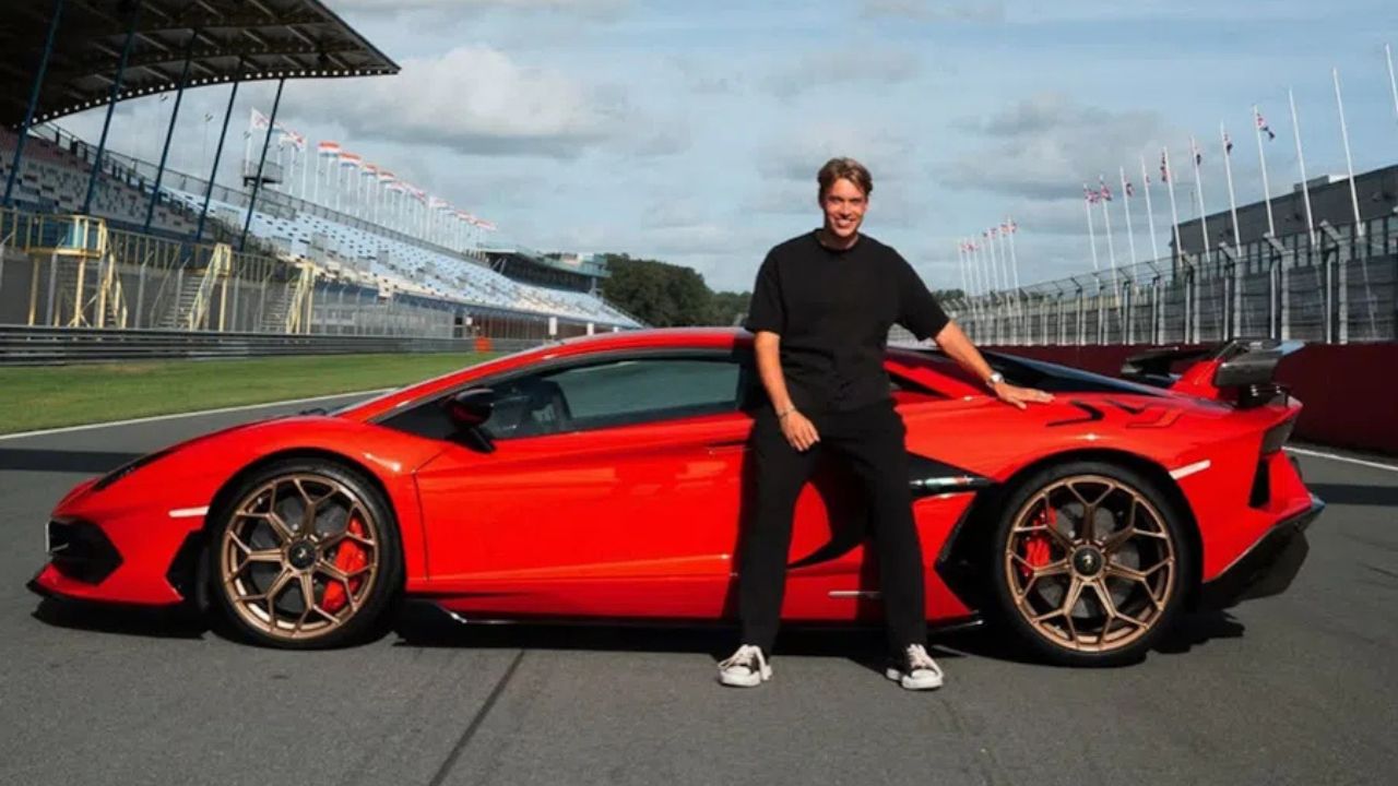 À 22 ans, il devait investir dans l’immobilier… il achète finalement sa deuxième Lamborghini